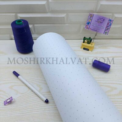 کاغذ الگوی مدرج در کنار سایر لوازم خیاطی